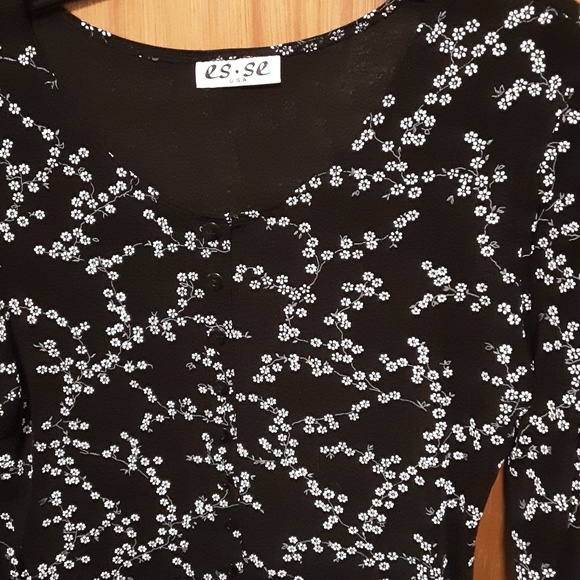 Long sleeved pretty top - Picture 2 of 4